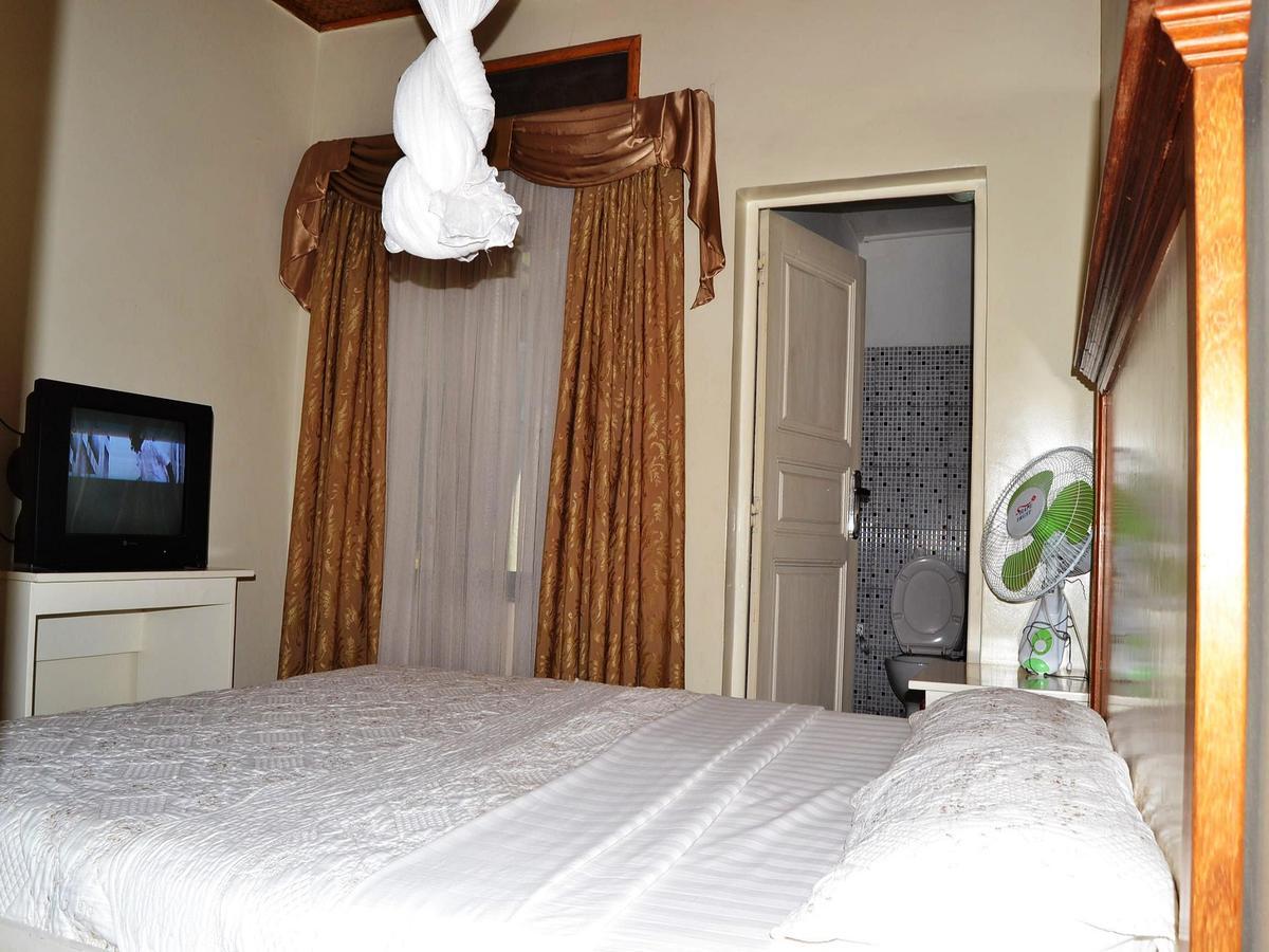 The Happy Hour Bed & Breakfast Kigali Exterior photo