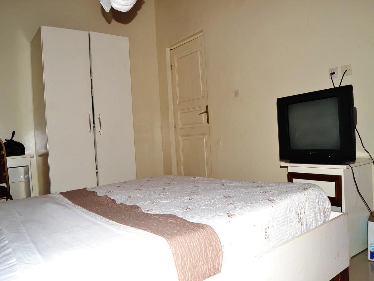 The Happy Hour Bed & Breakfast Kigali Exterior photo